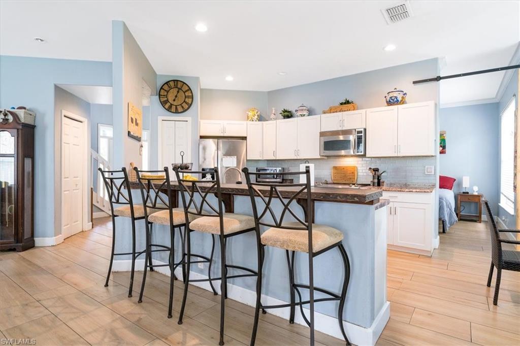 Image 3: Open Floor Plan with room to entertain family & friends!