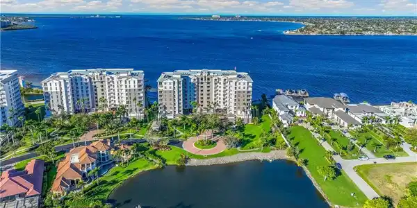 14200 Royal Harbour CT