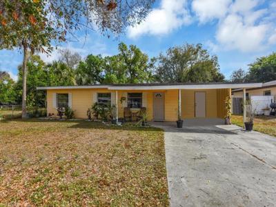 2124 E Gardenia CIR
