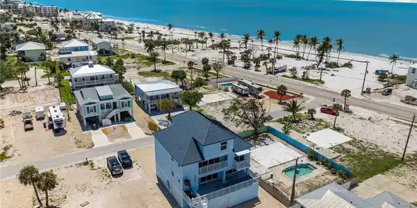 121 Hibiscus DR