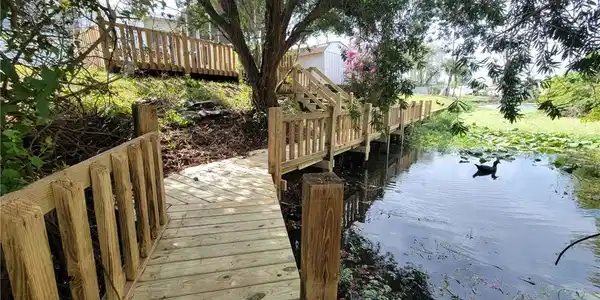 207 Lantern LN