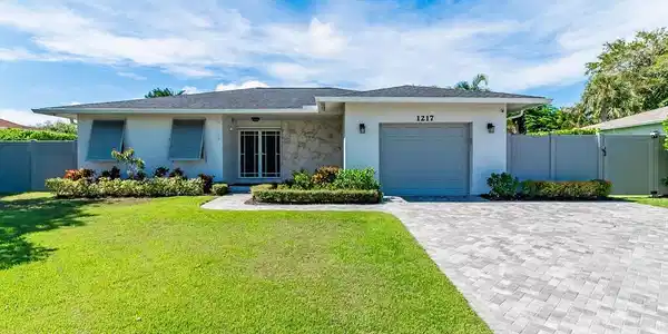 1217 N Collier