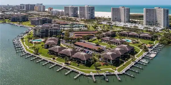 601 Seaview CT