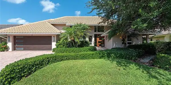 805 Pine Village LN