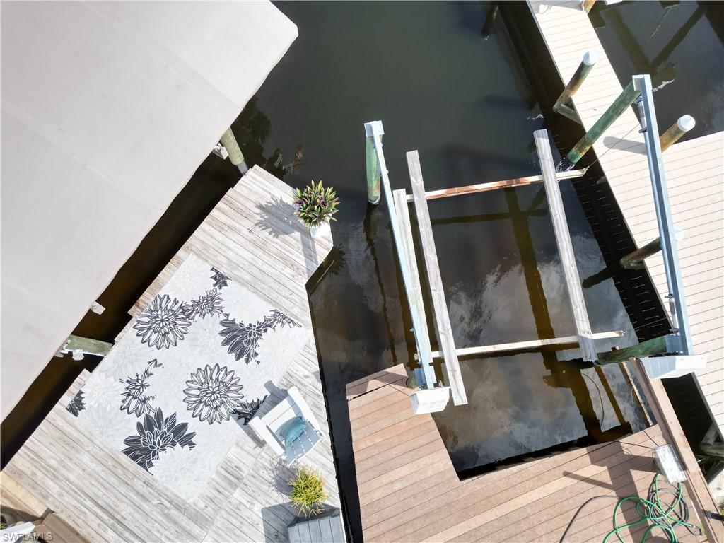 Image 4: Your own boat lift and dock.