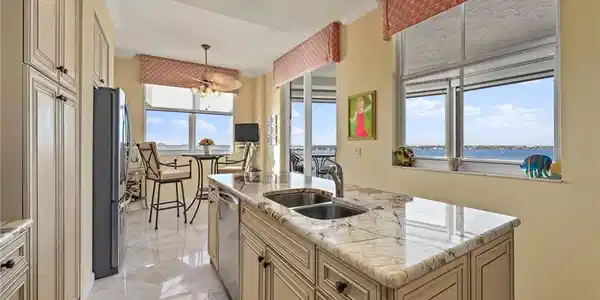 Image 3: Kitchen