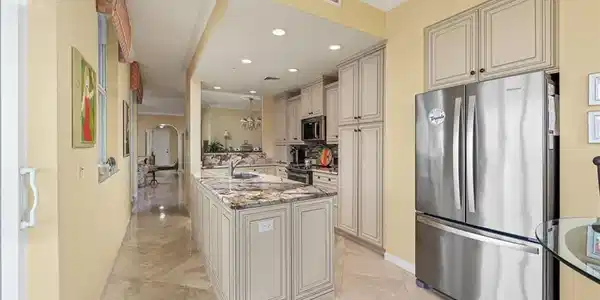 Image 4: Kitchen II