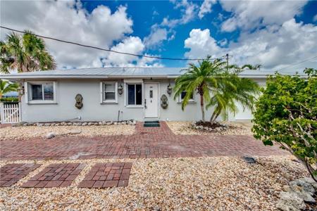 2411 Oleander ST