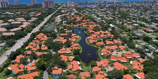 559 Beachwalk CIR