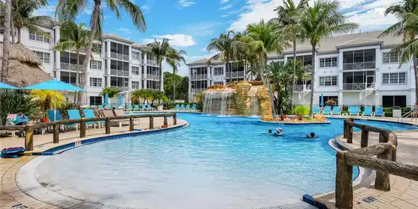Image 2: Resort Style Pool w/Beach Entry