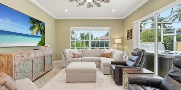 14860 Laguna DR