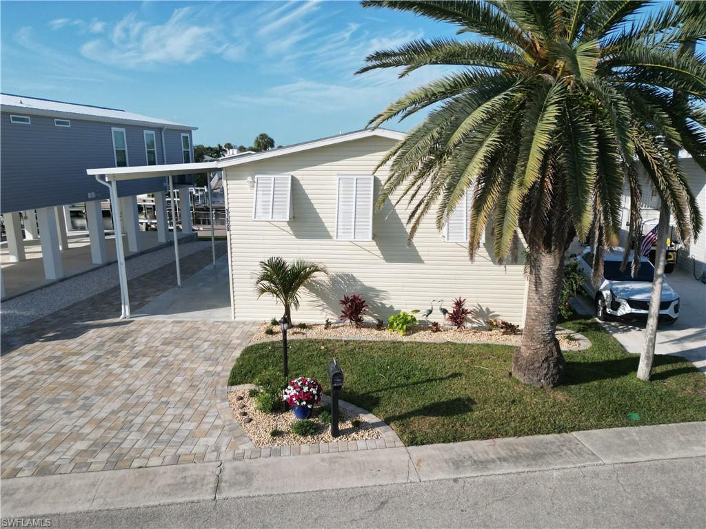 Image 3: Nice Florida landscaping