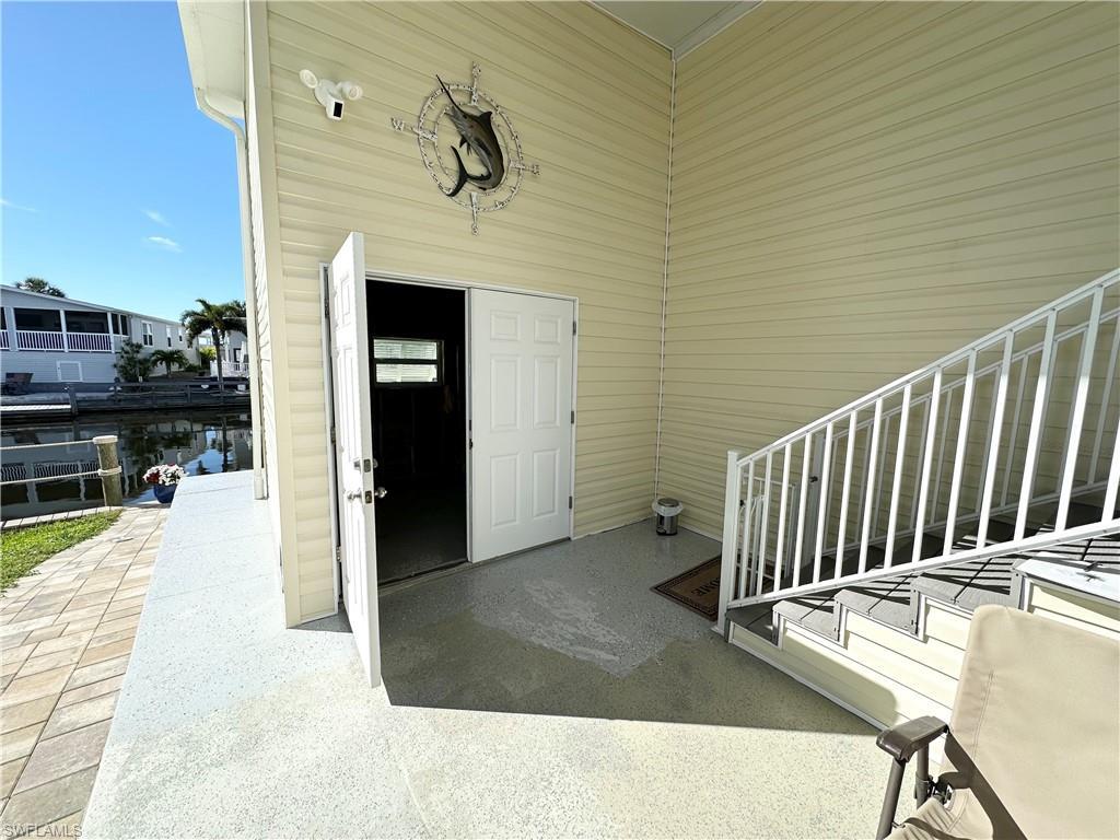 Image 4: Entry to storage/workshop