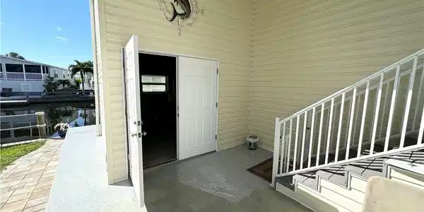 Image 4: Entry to storage/workshop