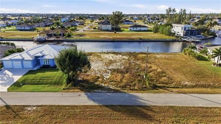 3704 NW 10th ST