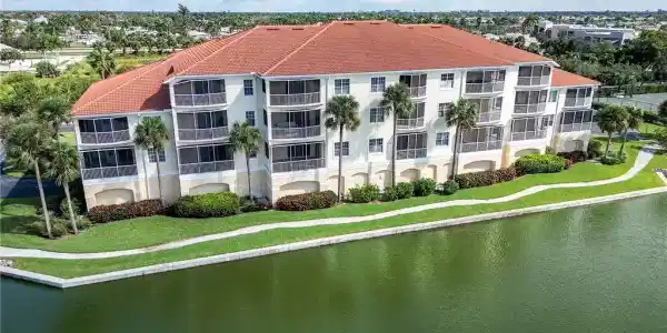 20011 Sanibel View CIR