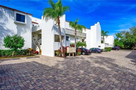 586 Beachwalk CIR