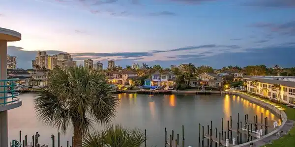 305 Park Shore DR