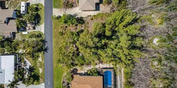 Image 3: Drone / aerial view