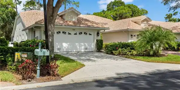 754 Wiggins Bay DR