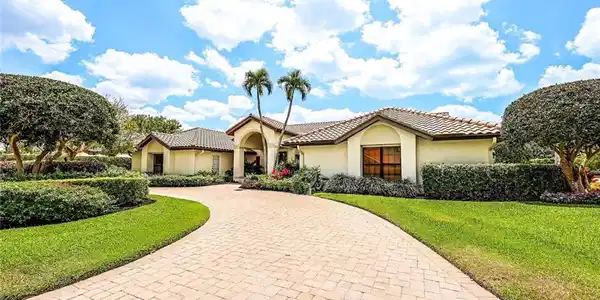 811 Bentwood DR