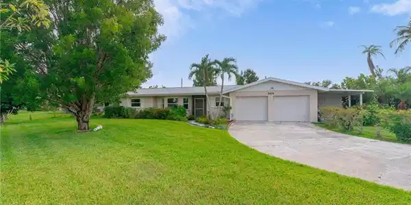 2601 Poinciana CT