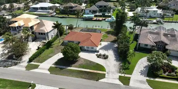 961 Scott DR
