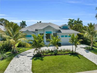712 Park Shore CT