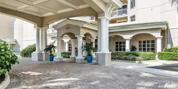 Image 4: Entry