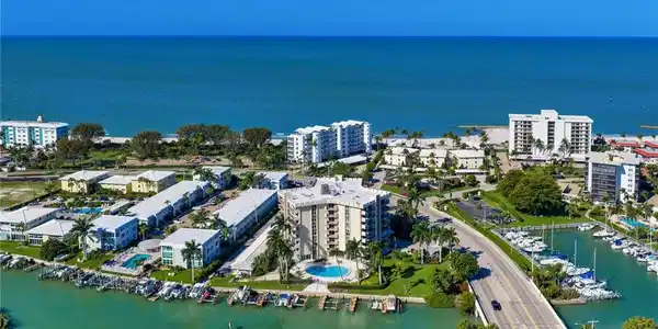 2150 Gulf Shore BLVD N
