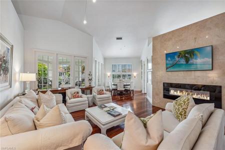 156 Colonade CIR