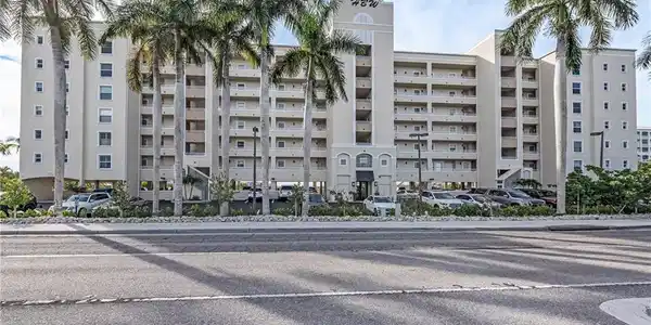 4895 Bonita Beach RD