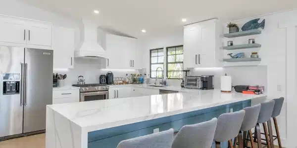 685 Palm DR