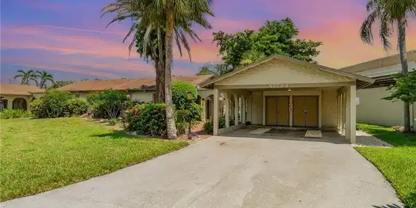 4272 Island CIR