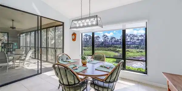 27155 Oakwood Lake