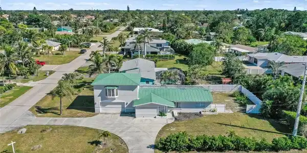 720 West AVE