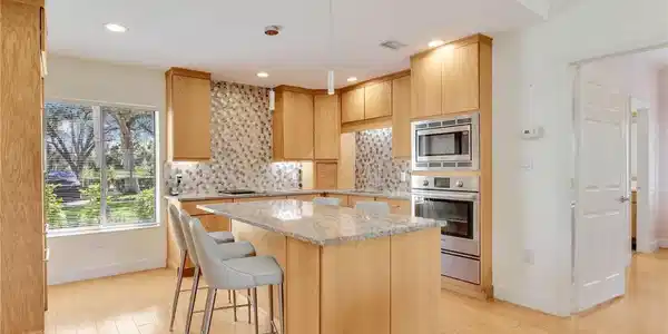 Image 3: Kitchen