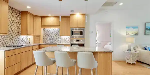 Image 4: Kitchen
