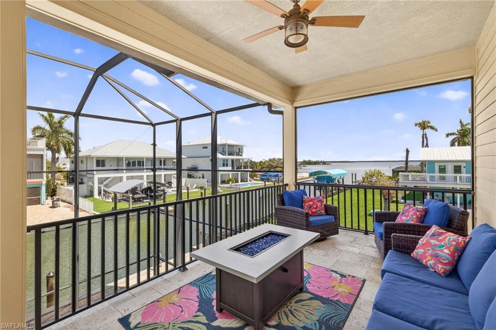 Image 2: Covered lanai w firepit