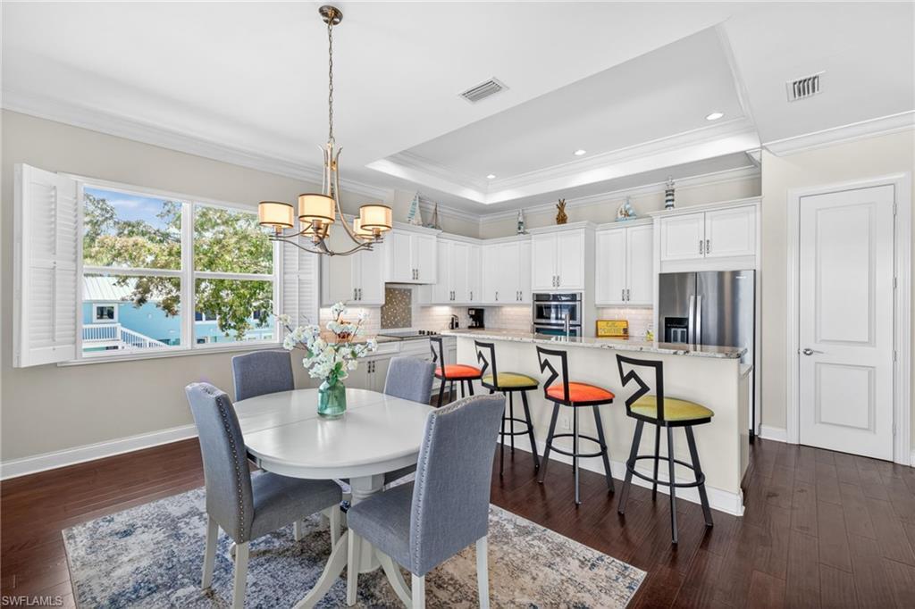 Image 4: Dinette and Kitchen