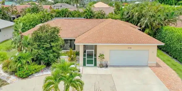 1306 Bayport AVE