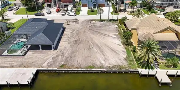 Image 2: Waterfront lot with direct water access