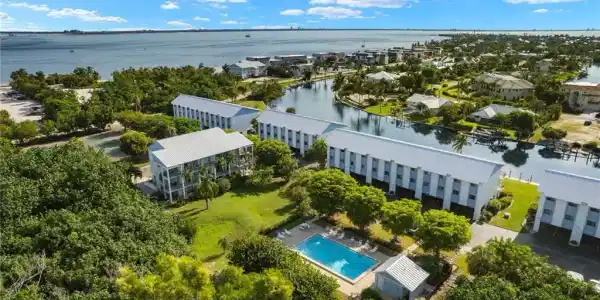 1250 Tennisplace CT