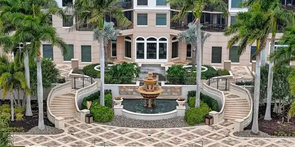 1060 Borghese LN