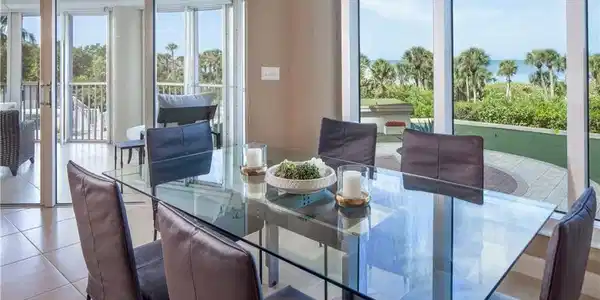 8111 Bay Colony DR
