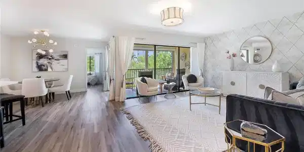 586 Beachwalk CIR