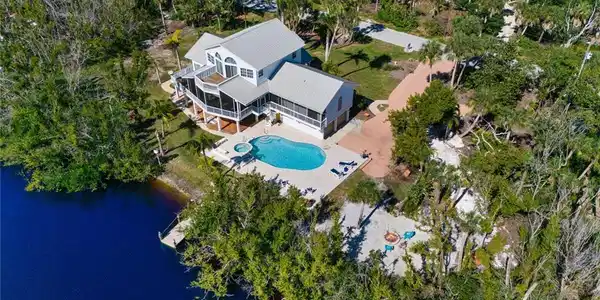 6090 Dinkins Lake RD