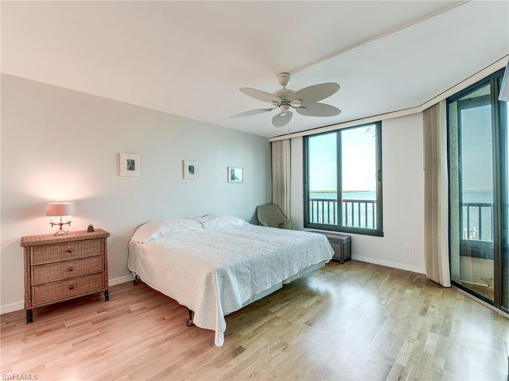 Image 4: MAIN BEDROOM. LIGHT AND BRIGHT
