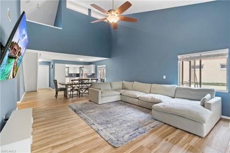 6451 Royal Woods
