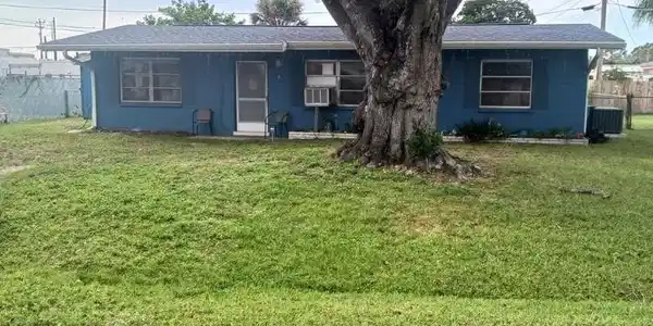 1211 Pondella CIR